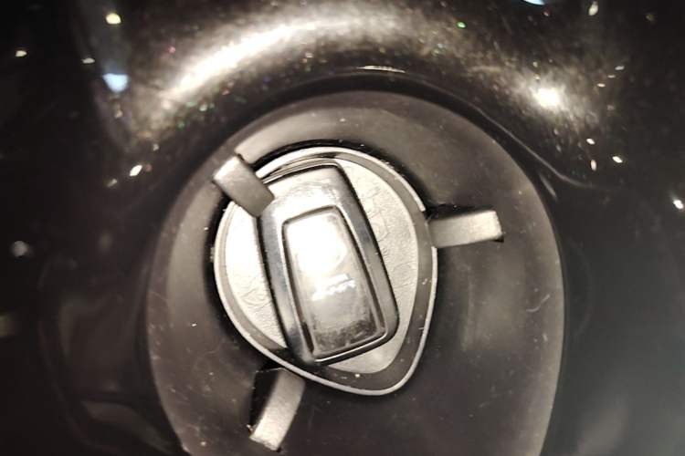 Used Toyota C-HR 2018 2.0L Luxury Sunroof Version China V Emission Standard Vehicle Key