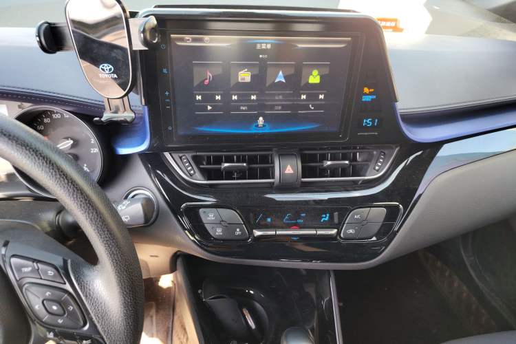 Used Toyota C-HR 2018 2.0L Leading with Sunroof China V Standard Audio And AC Panel
