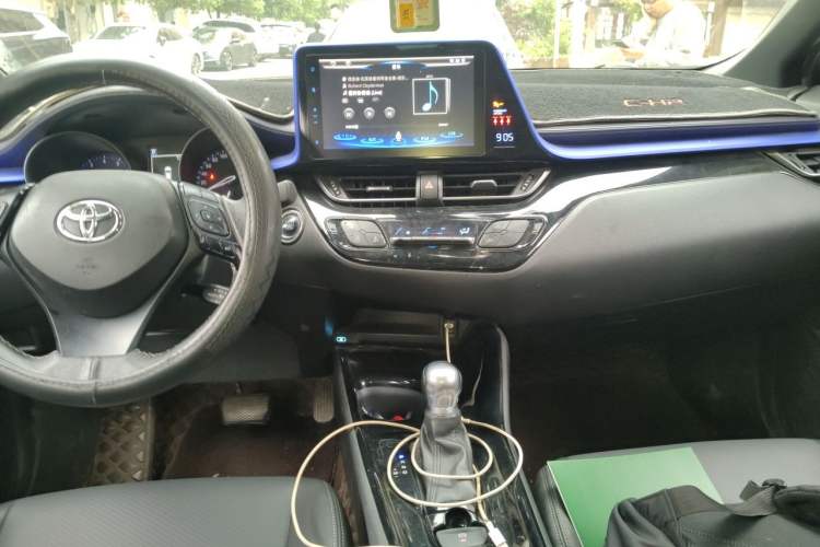 Used Toyota C-HR 2018 2.0L Leading with Sunroof China V Standard Audio And AC Panel