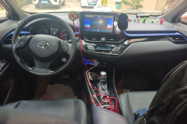 Used Toyota C-HR 2018 2.0L Luxury Sunroof Version China V Emission Standard Center Console