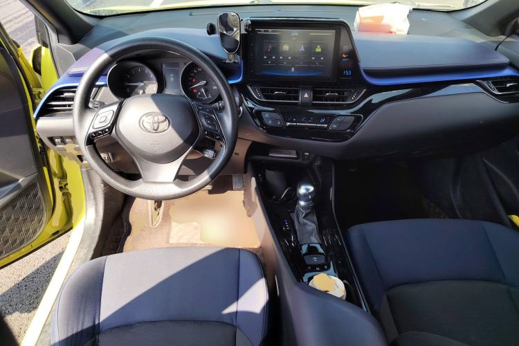 Used Toyota C-HR 2018 2.0L Leading with Sunroof China V Standard Center Console