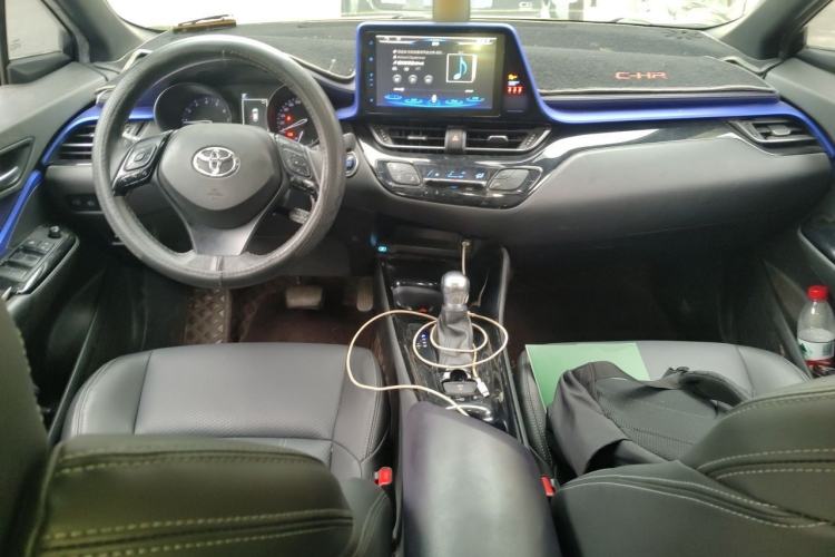 Used Toyota C-HR 2018 2.0L Leading with Sunroof China V Standard Center Console
