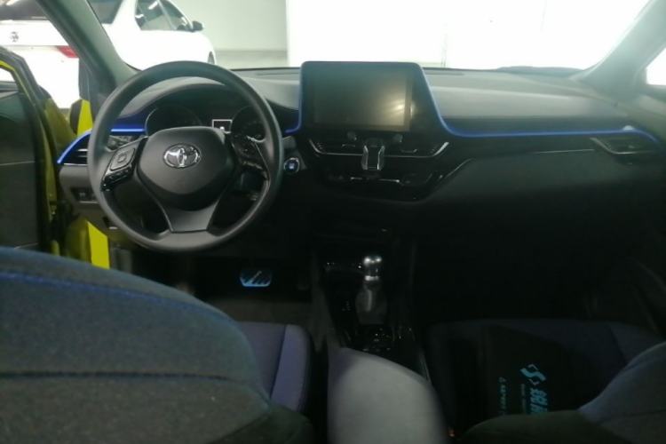 Used Toyota C-HR 2018 2.0L Leading Edition China VI Center Console