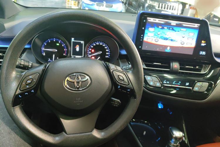 Used Toyota C-HR 2018 2.0L Leading with Sunroof China V Standard Center Console