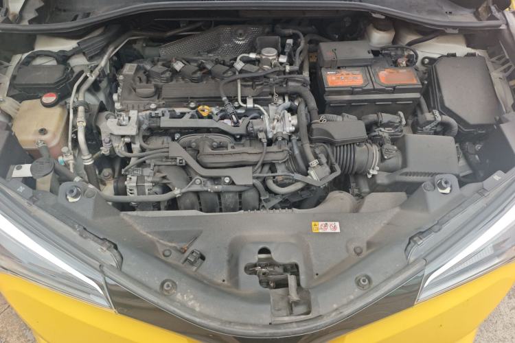Used Toyota C-HR 2018 2.0L Luxury Sunroof Version China V Emission Standard Engine Bay
