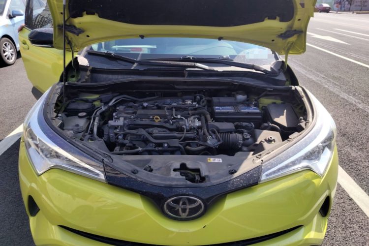 Used Toyota C-HR 2018 2.0L Leading with Sunroof China V Standard Engine Bay