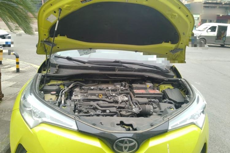 Used Toyota C-HR 2018 2.0L Leading with Sunroof China V Standard Engine Bay
