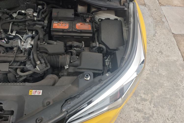 Used Toyota C-HR 2018 2.0L Luxury Sunroof Version China V Emission Standard Engine Bay Left
