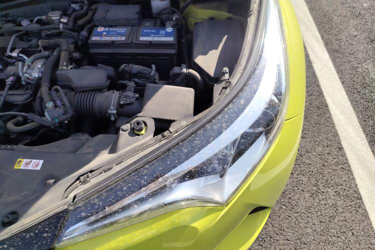 Used Toyota C-HR 2018 2.0L Leading with Sunroof China V Standard Engine Bay Left