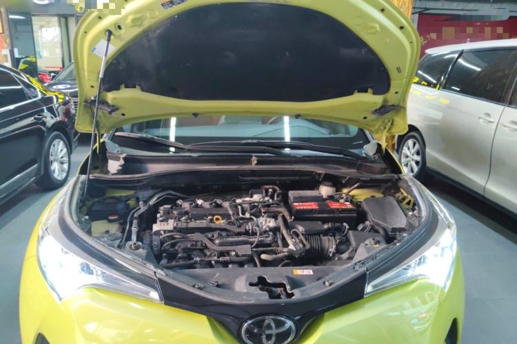 Used Toyota C-HR 2018 2.0L Leading with Sunroof China V Standard Engine Bay