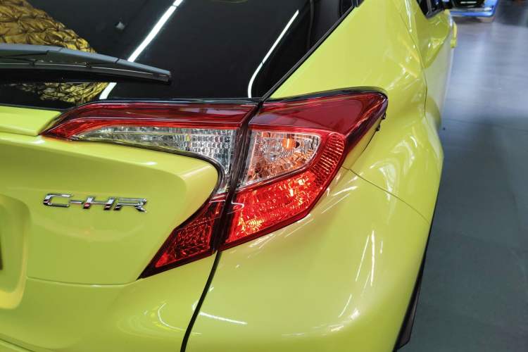 Used Toyota C-HR 2018 2.0L Leading with Sunroof China V Standard Exterior 3