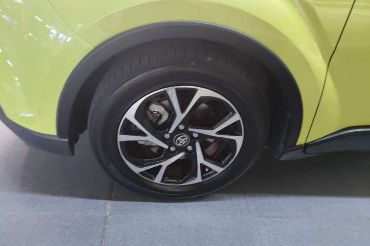 Used Toyota C-HR 2018 2.0L Leading with Sunroof China V Standard Exterior 4