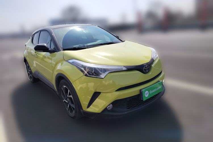 Used Toyota C-HR 2018 2.0L Leading with Sunroof China V Standard Front Right 45 Deg