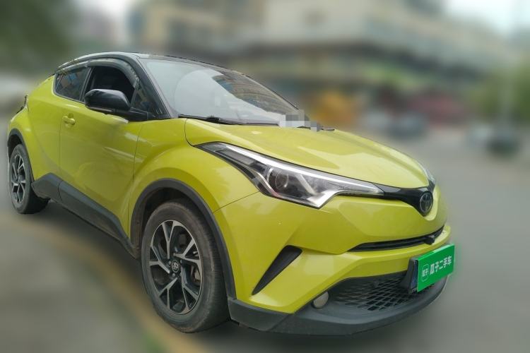 Used Toyota C-HR 2018 2.0L Leading with Sunroof China V Standard Front Right 45 Deg