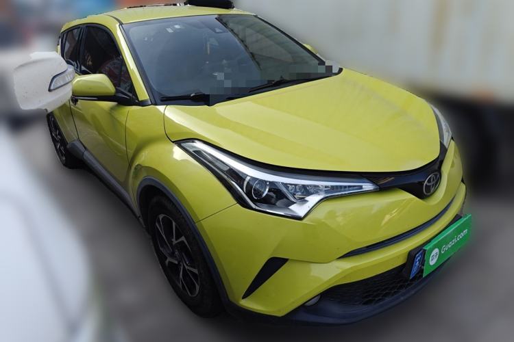 Used Toyota C-HR 2018 2.0L Leading Edition China V-standard Front Right 45 Deg