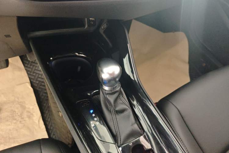 Used Toyota C-HR 2018 2.0L Coolway Leading Edition China V Standard Gear Lever
