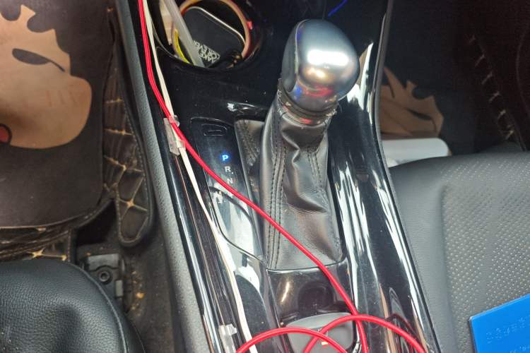Used Toyota C-HR 2018 2.0L Luxury Sunroof Version China V Emission Standard Gear Lever