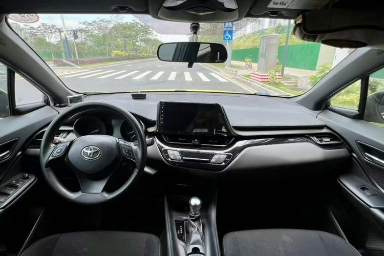 Used Toyota C-HR 2018 2.0L Elite Edition China V standard Interior 4