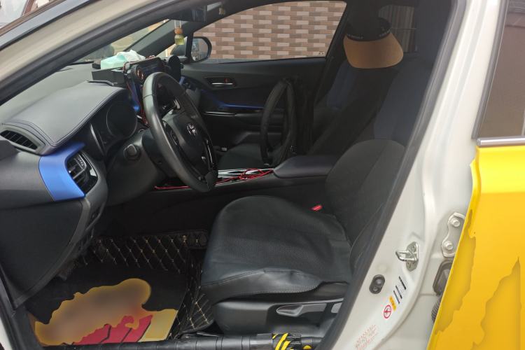 Used Toyota C-HR 2018 2.0L Luxury Sunroof Version China V Emission Standard Left Front Seat