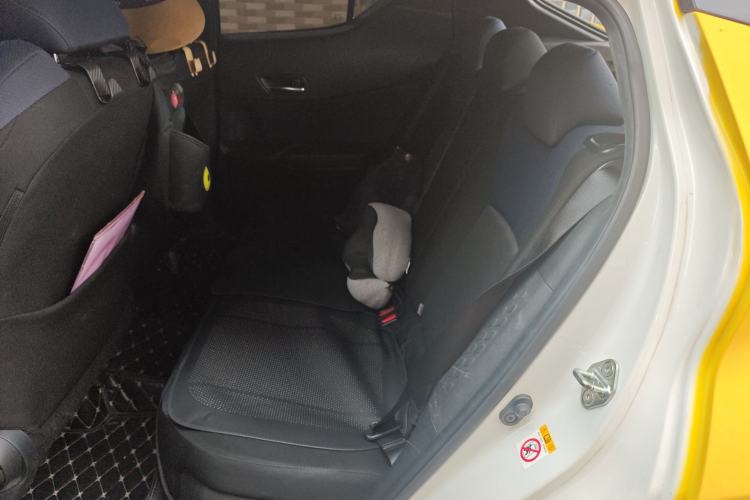 Used Toyota C-HR 2018 2.0L Luxury Sunroof Version China V Emission Standard Left Rear Seat