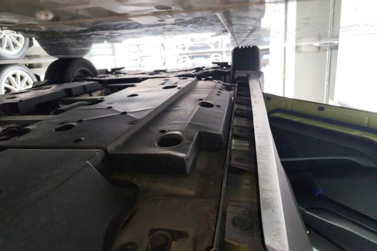 Used Toyota C-HR 2018 2.0L Leading Edition China VI Left Side Sill