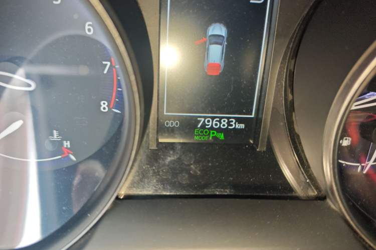 Used Toyota C-HR 2018 2.0L Luxury Sunroof Version China V Emission Standard Odometer Close Up