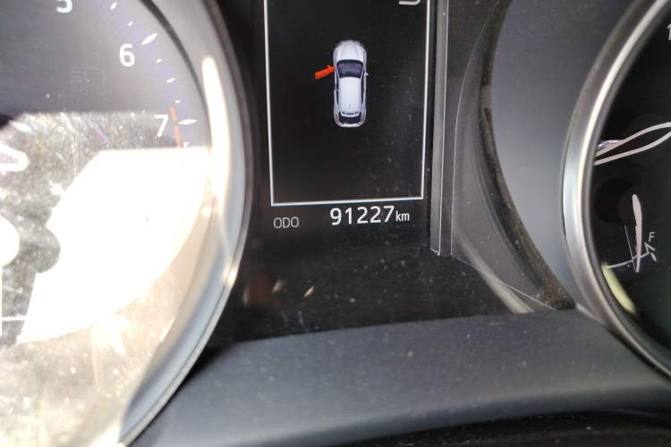 Used Toyota C-HR 2018 2.0L Leading with Sunroof China V Standard Odometer Close Up