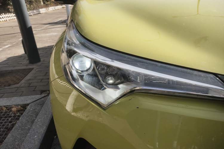 Used Toyota C-HR 2018 2.0L Leading Edition China V-standard Right Front Headlight