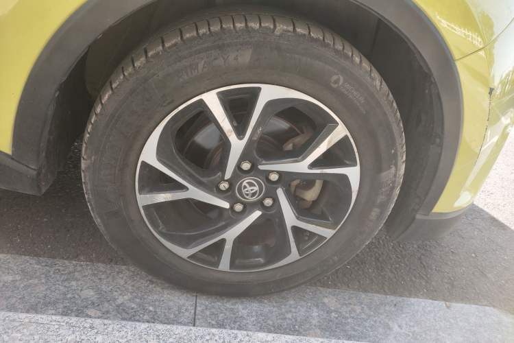 Used Toyota C-HR 2018 2.0L Leading Edition China V-standard Right Front Wheel Hub
