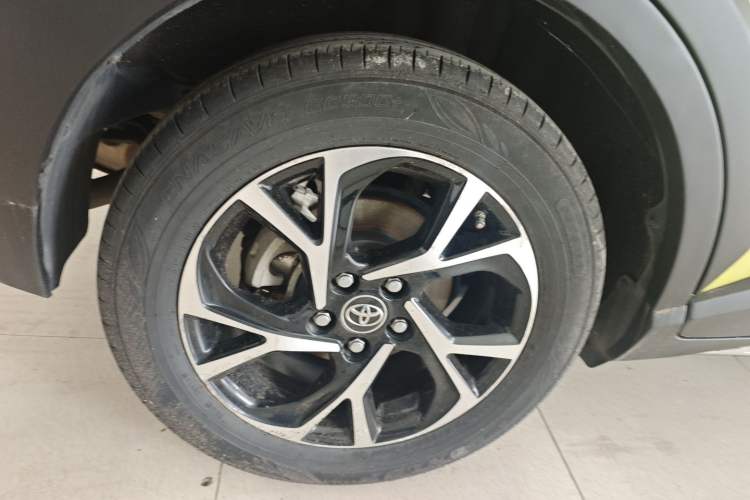 Used Toyota C-HR 2018 2.0L Coolway Leading Edition China V Standard Right Rear Wheel Hub