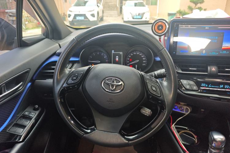 Used Toyota C-HR 2018 2.0L Luxury Sunroof Version China V Emission Standard Steering Wheel
