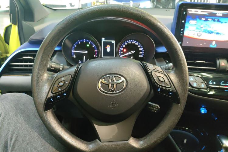 Used Toyota C-HR 2018 2.0L Leading with Sunroof China V Standard Steering Wheel