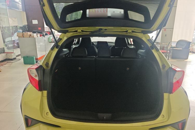 Used Toyota C-HR 2018 2.0L Coolway Leading Edition China V Standard Trunk