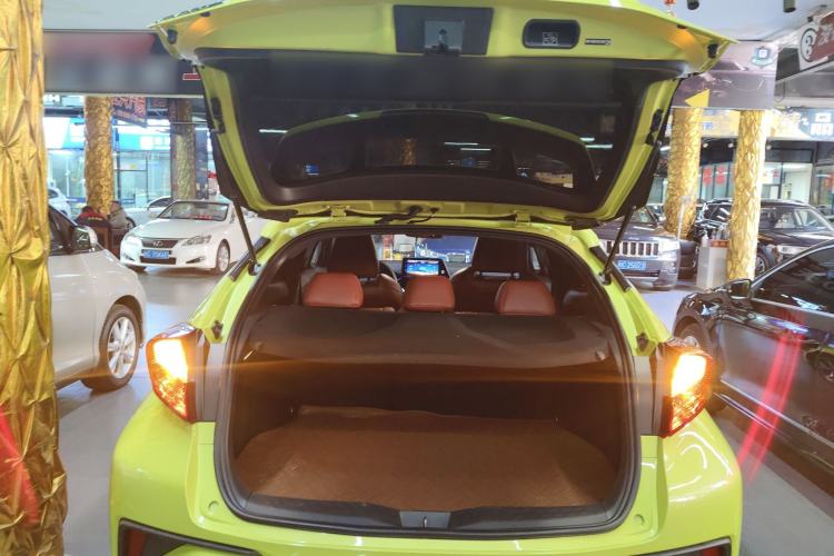 Used Toyota C-HR 2018 2.0L Leading with Sunroof China V Standard Trunk