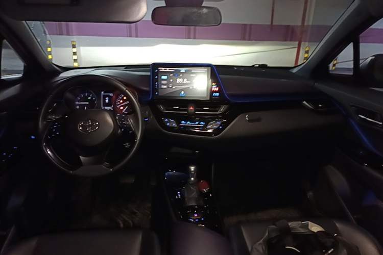 Used Toyota C-HR 2020 2.0L Luxury Edition Center Console