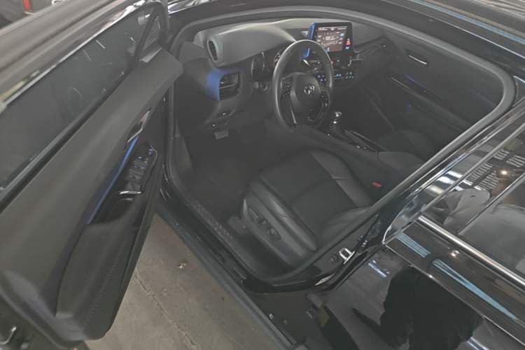 Used Toyota C-HR 2020 2.0L Luxury Edition Driver Seat