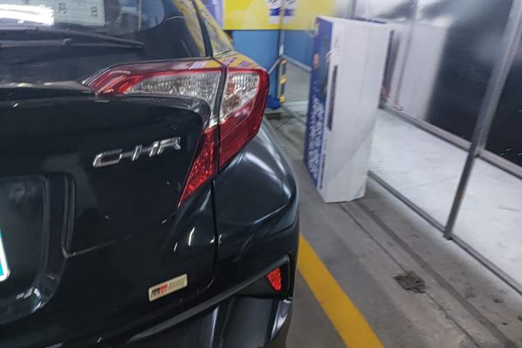 Used Toyota C-HR 2020 2.0L Leading Edition Exterior 3