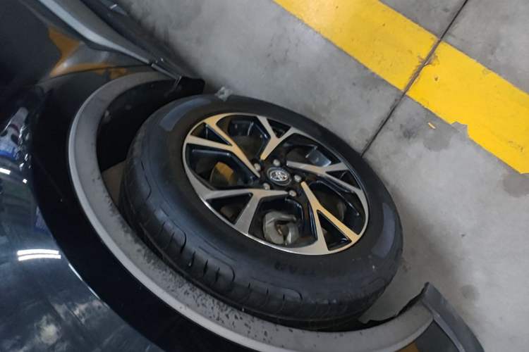 Used Toyota C-HR 2020 2.0L Leading Edition Exterior 4