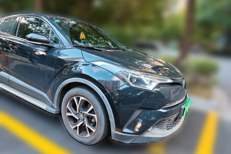 Used Toyota C-HR 2020 2.0L Leading Edition Front Right 45 Deg
