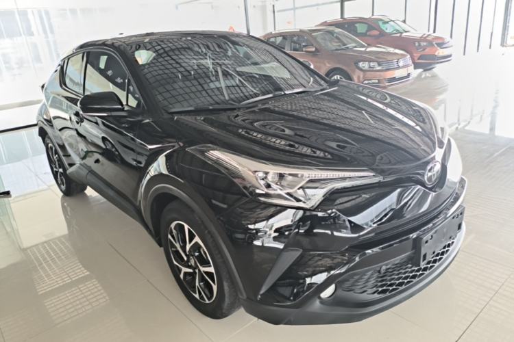 Used Toyota C-HR 2020 2.0L Luxury Edition Front Right 45 Deg