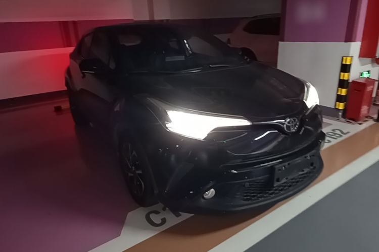 Used Toyota C-HR 2020 2.0L Luxury Edition Front Right 45 Deg