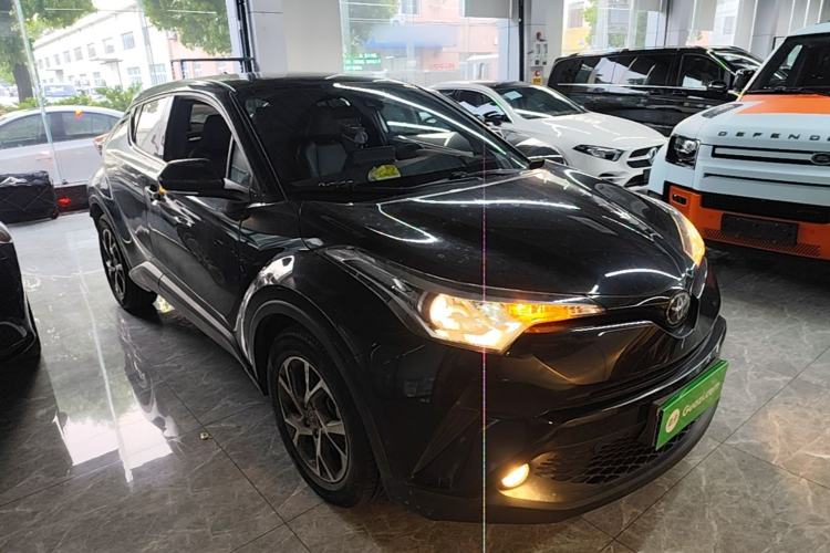 Used Toyota C-HR 2020 2.0L Leading Edition Front Right 45 Deg