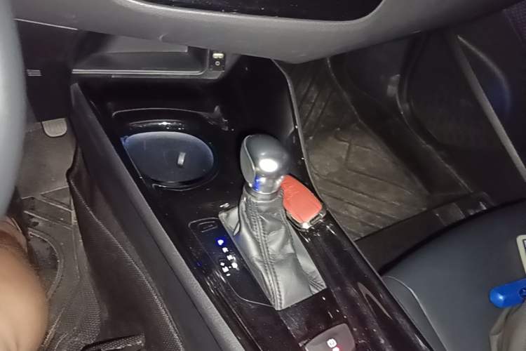 Used Toyota C-HR 2020 2.0L Luxury Edition Gear Lever