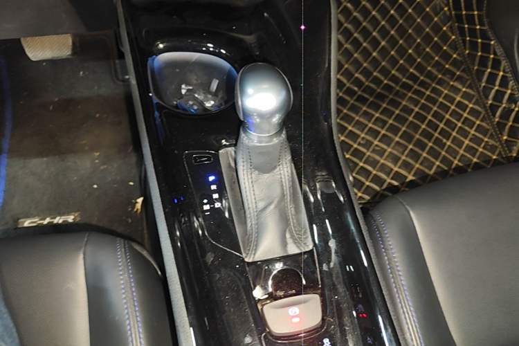 Used Toyota C-HR 2020 2.0L Leading Edition Gear Lever