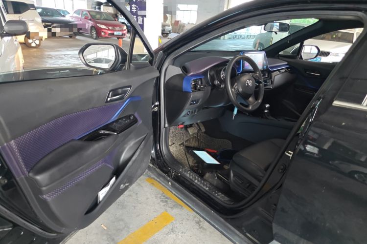 Used Toyota C-HR 2020 2.0L Leading Edition Interior 3