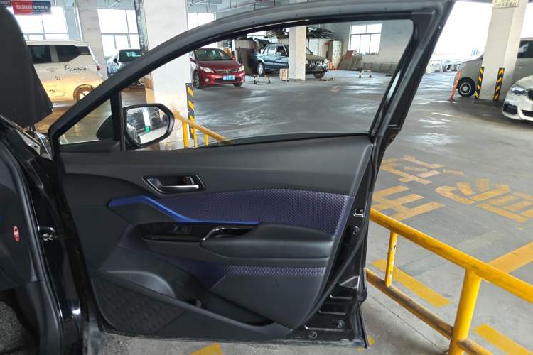 Used Toyota C-HR 2020 2.0L Leading Edition Interior 5