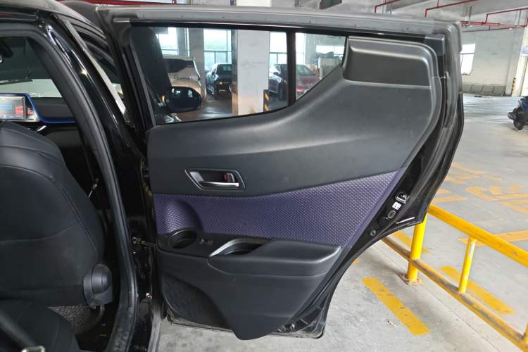 Used Toyota C-HR 2020 2.0L Leading Edition Interior 6