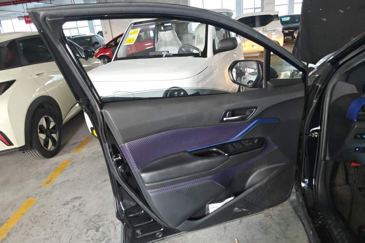 Used Toyota C-HR 2020 2.0L Leading Edition Interior 7