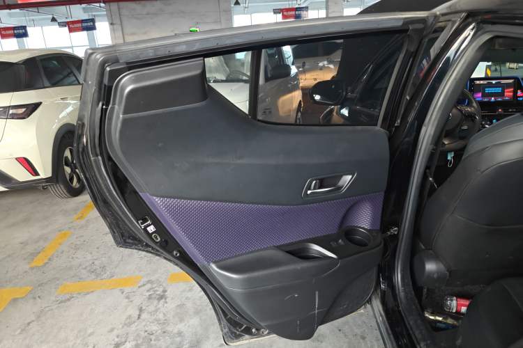 Used Toyota C-HR 2020 2.0L Leading Edition Interior 8