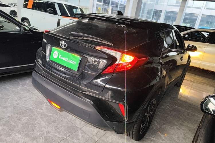 Used Toyota C-HR 2020 2.0L Leading Edition Rear Right 45 Deg